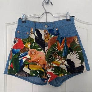 Levi’s X Farm Rio shorts ribcage size 24